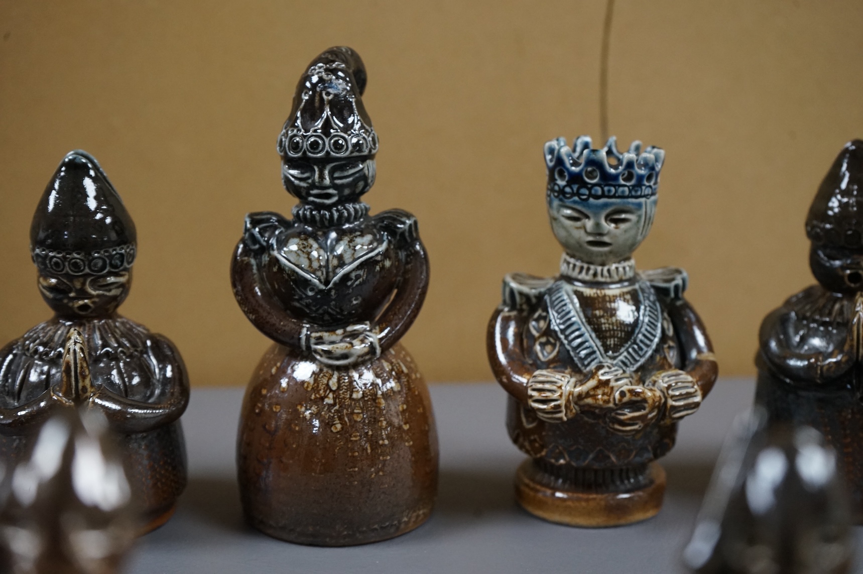 Guy Sydenham (1916-2005), a set of 16 black side chess pieces, tallest 11cm